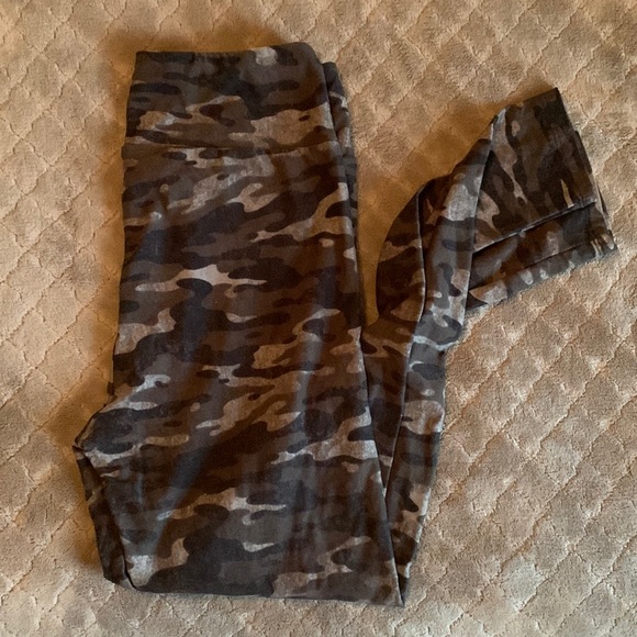 LuLaRoe Pants - Lularoe Leggings. Camo print